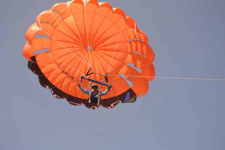 Parasailing in Maspalomas. Foto: GetYourGuide Parasailing in Maspalomas. Foto: GetYourGuide