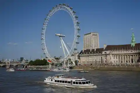 London: Guided Thames Cruise and Harry Potter Walking Tour