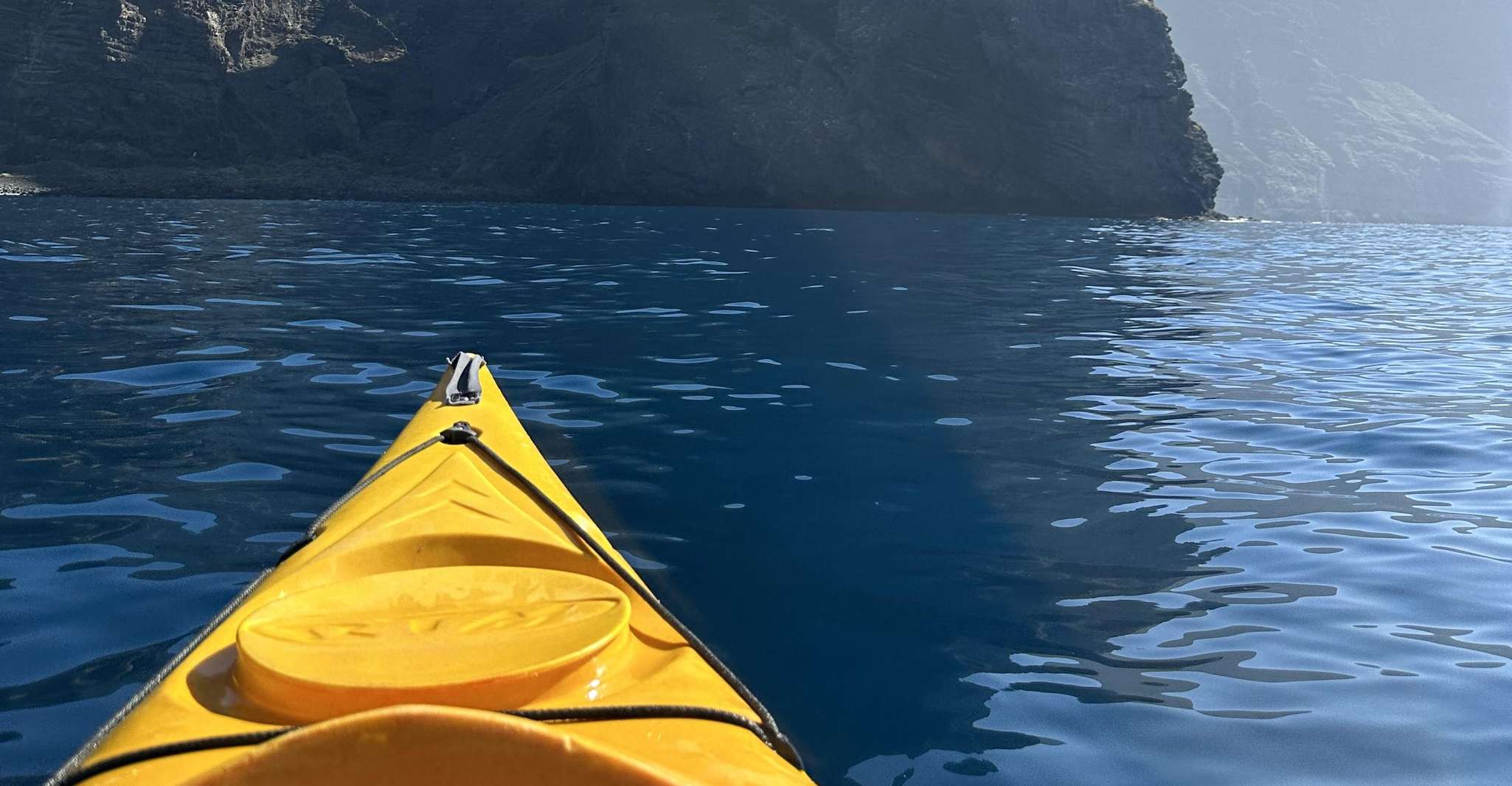 Private Kayak Tour zu Füßen der Riesenklippen - Hizvo