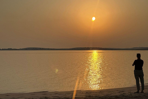 Doha:Inland sea Desert Safari Qatar, Dune Bashing ExperienceGemeinsame Tour mit Wüstensafari, Kamelritt und Binnenseebesuch