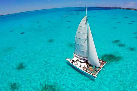 Cancún: Passeio de catamarã pela Isla Mujeres com a Maya Travel