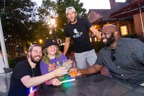 Waikiki Ghosts Boos and Booze Haunted Pub Crawl