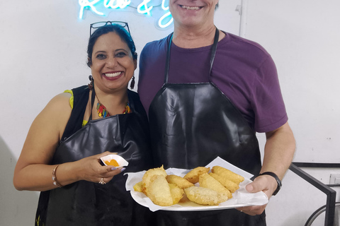 Medellin: Empanada Workshop & Cable Car in Comuna 13