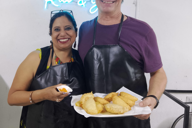 Medellin: Empanada Workshop & Cable Car in Comuna 13