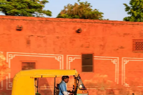 Agra: Salta la fila per il tour del Taj Mahal con Tuk Tuk opzionale
