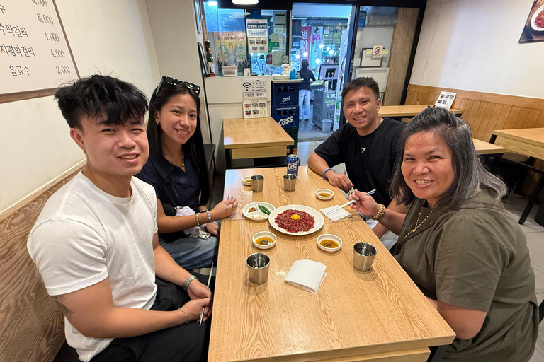 Seoul: Local Vibes, Food & Market Tour with 12+ Tastings