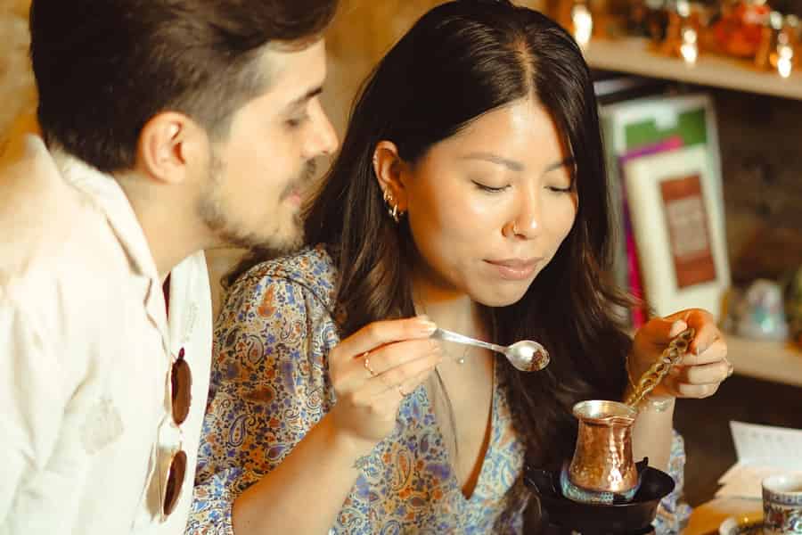 Istanbul: Workshop zum türkischen Kaffeekochen und Wahrsagen. Foto: GetYourGuide Istanbul: Workshop zum türkischen Kaffeekochen und Wahrsagen. Foto: GetYourGuide