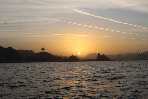 Croisière côtière et au coucher du soleil à Mascate