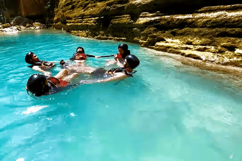 Cebu: Tour di gruppo di Oslob Whaleshark e Canyoneering con pranzo