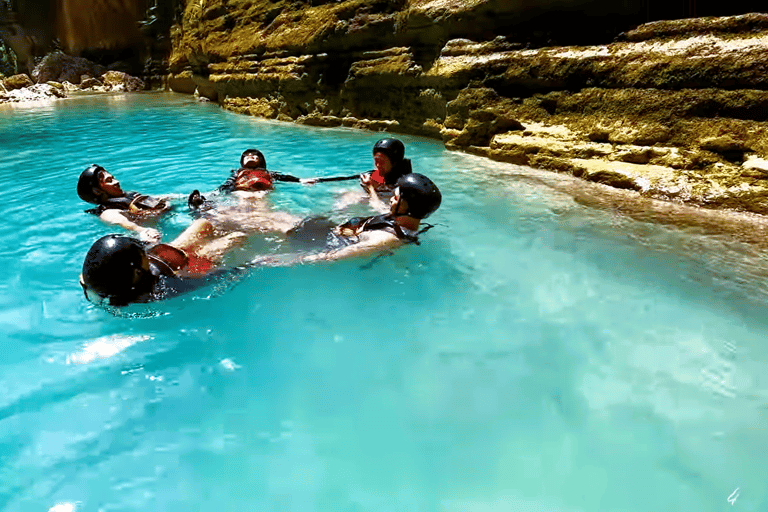 Cebu: Tour di gruppo di Oslob Whaleshark e Canyoneering con pranzo