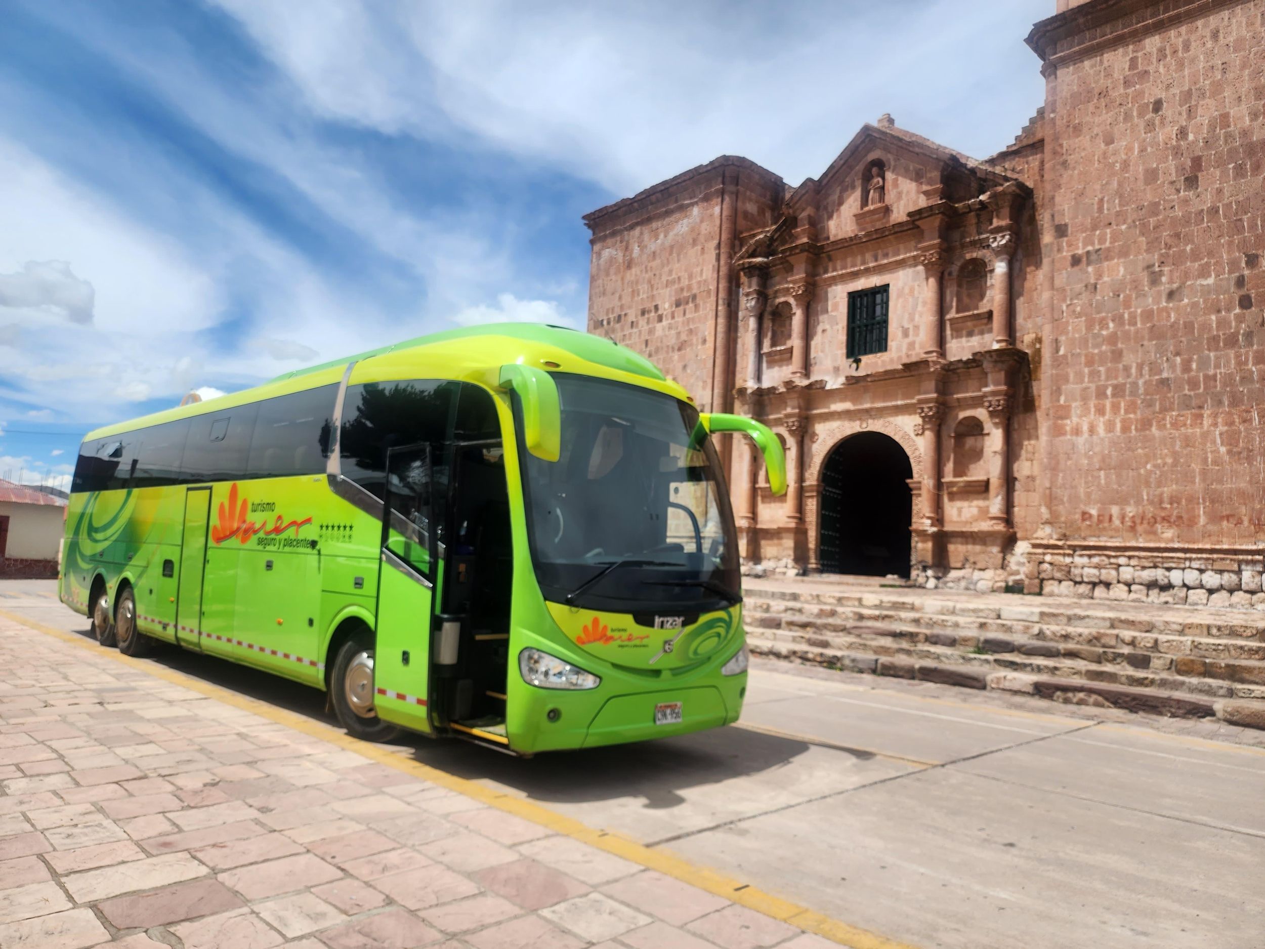 Bus Cusco Puno Con Almuerzo Buffet Incluido