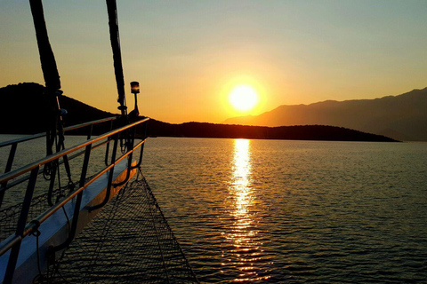 Marmaris Sunset Boat Trip w/Swim Stops & Unlimited Drinks