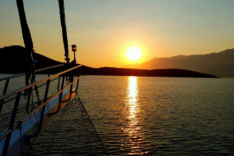 Marmaris Sunset Boat Trip w/Swim Stops & Unlimited Drinks