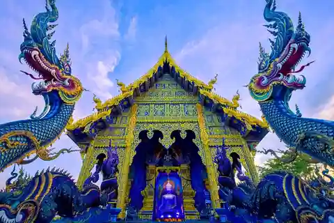 Chiang Mai : White and Blue Temples and Lalita Cafe