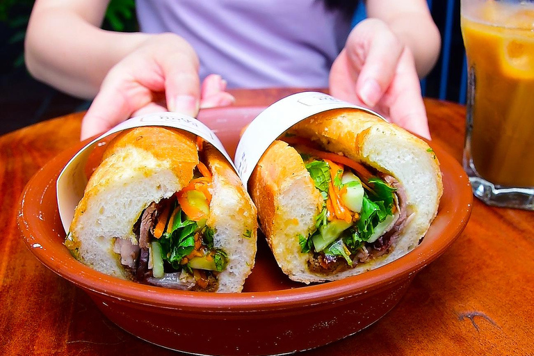 Hanói: uma visita culinária em privado e em francêsHanói: Passeio culinário em francês (3 horas)