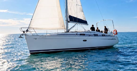 Cadiz: 2-hour private yacht with a captain