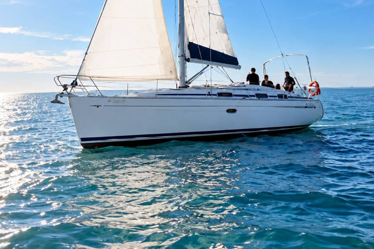 Puerto de StA Maria: 2-hour private yacht with a captain