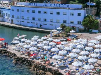 Porto Santo Stefano : La Caletta beach club - Cocktails sous le parasol