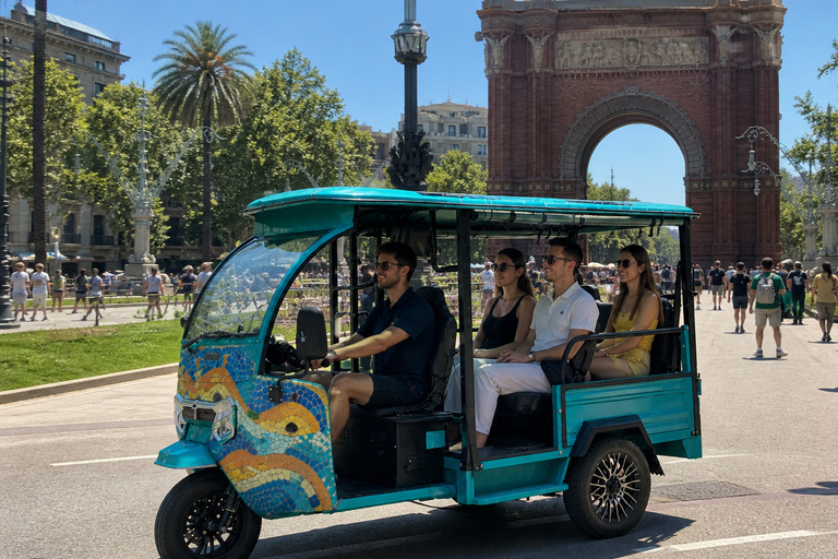 Barcelona: Private Electric Tuk Tuk Sightseeing Tour with Local Driver-Guide Barcelona: 3-Hour Private E-Tuk-Tuk Tour with a Local Guide
