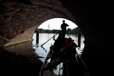 Hamburg: Alster Lake public Tour in a Real Venetian Gondola