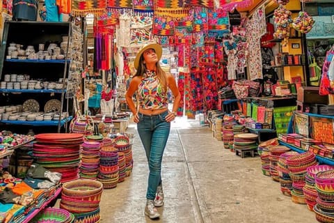 Delhi: Guided Shopping Tour For Gems, Jewellery & Handicraft