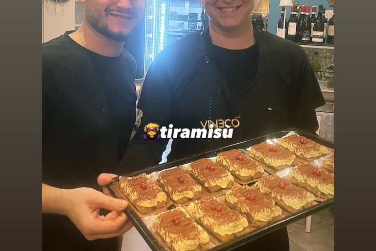 Nápoles: aula de pizza com vinho à discriçãoNápoles: aula de pizza com vinho ilimitado