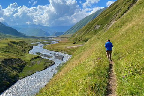 Vanuit Tbilisi: Schilderachtige Trusovallei &amp; Nieuw Gudauri