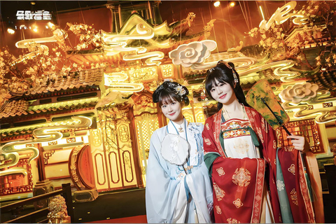 Shenzhen: Royal Cultural Dinner Show – XuYan Standard Seating - Lunch