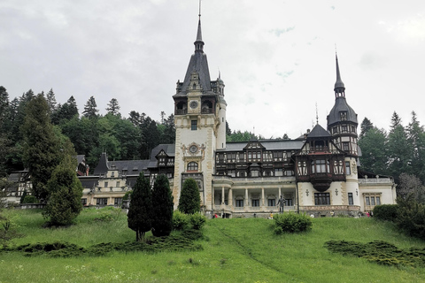 Bucharest: Dracula's Castle, Brasov & Peles Castle Day Trip