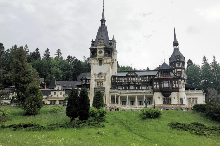 Bucharest: Dracula's Castle, Brasov & Peles Castle Day Trip