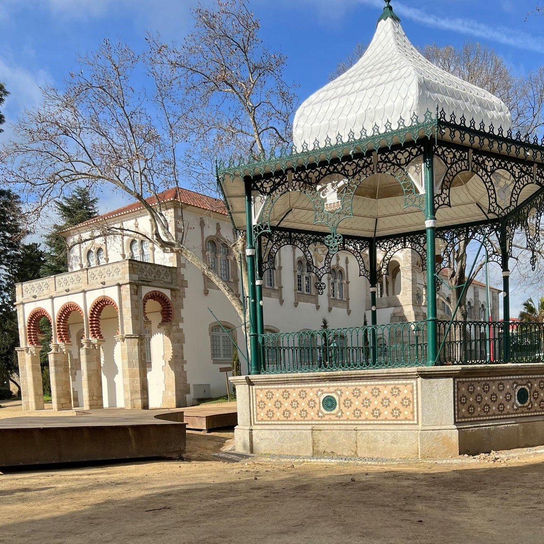 Colagem de mídia
