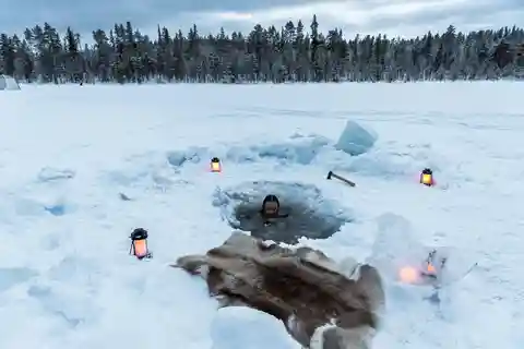 Jokkmokk: Tält för kryoterapi och sibirisk bastu med snöänglar
