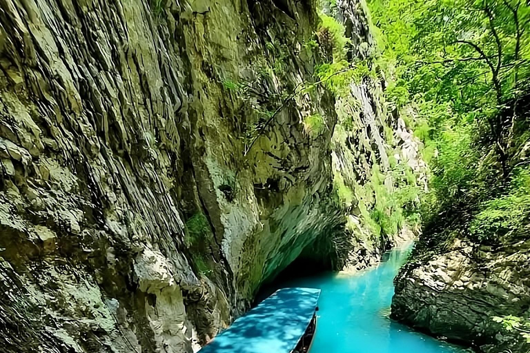 从地拉那/戈莱姆/都拉斯出发：科马尼湖与沙拉河之旅