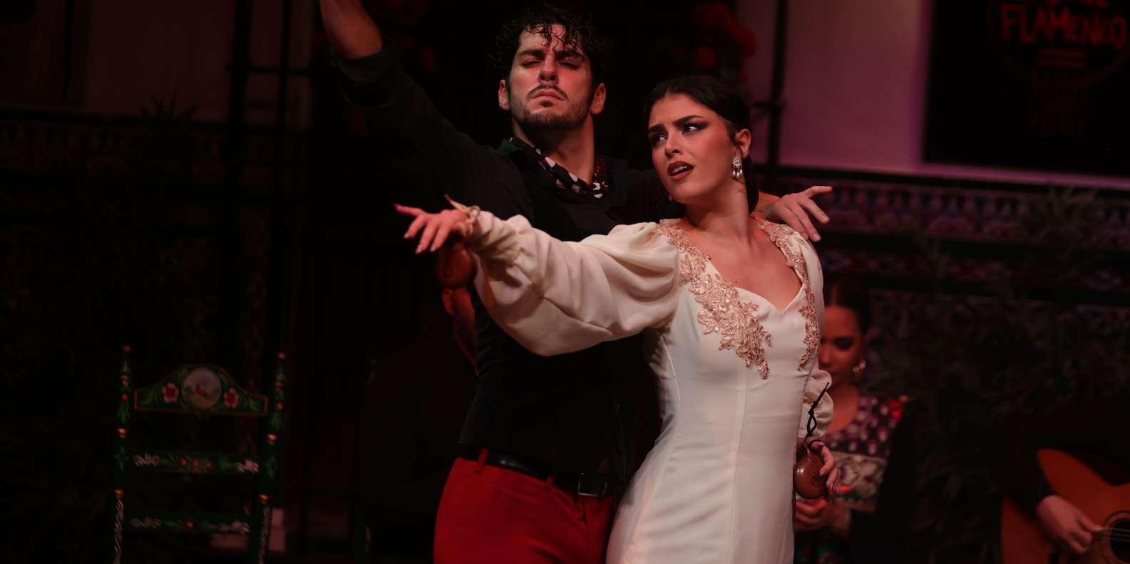 Sevilla: Traditional Flamenco Show at La Casa del Flamenco