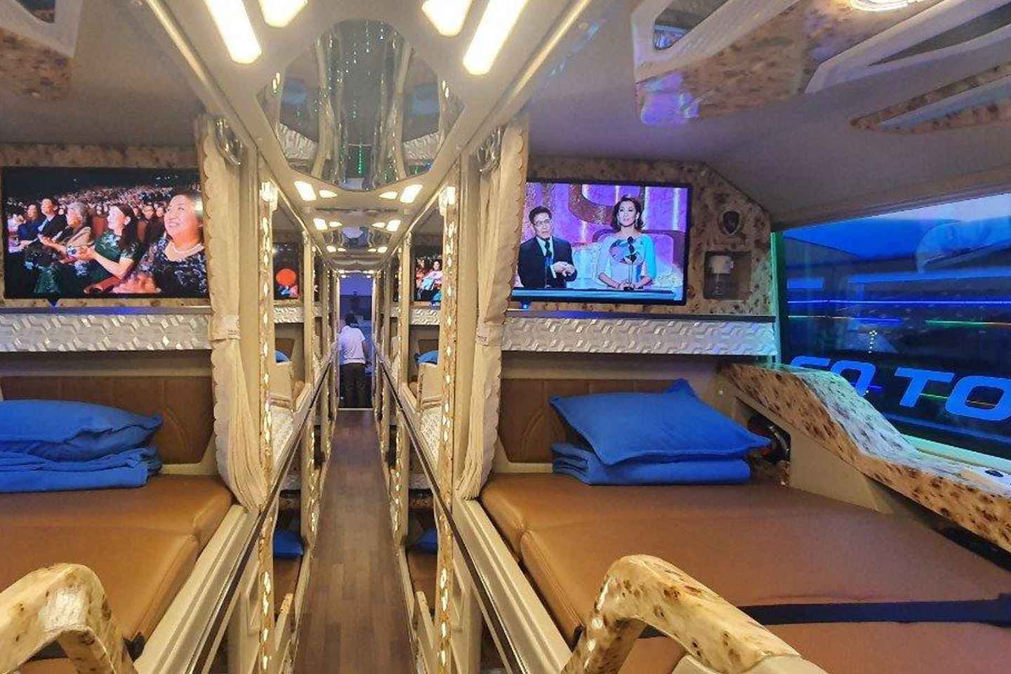 Hanoi: Transfer to or from Sapa by a VIP Sleeper Bus
