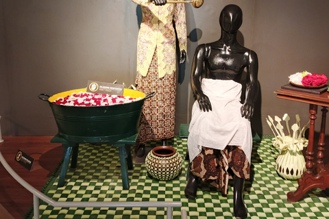 Yogyakarta Palace and Watercastle Guided Tour Private Transfer: Palace & Water castle Guided Tour