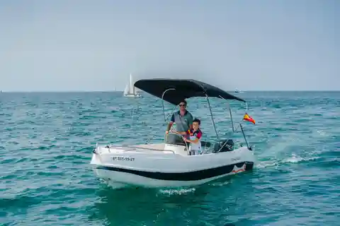 Benalmadena: 6-Seater Speedboat Rental Without a License