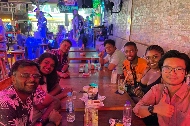 Da Nang: Nightlife Tour & Pub Crawl with Rooftop Bar & Clubs Da Nang: Guided Nightlife Tour with Rooftop, Club, Bar Visit