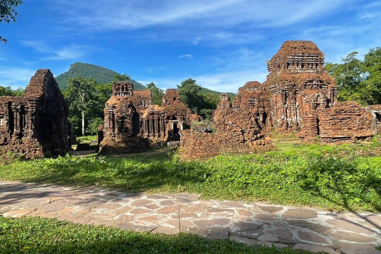 Excursion d'une journée aux Monts de Marbre, au Lady Buddha et au Sanctuaire de My SonDépart de Hoi An