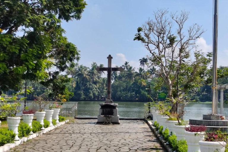 Kochi: Kadamakkudy, Cathedral & Water Metro( Fiddler Tours)
