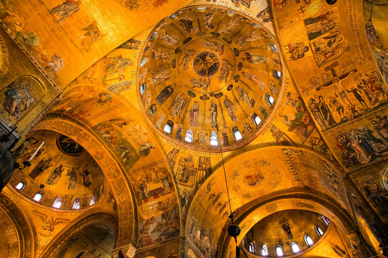 Venezia: Tour della Basilica di San Marco con terrazza ad accesso prioritarioTour guidato della Basilica di San Marco e del Palazzo Ducale in inglese