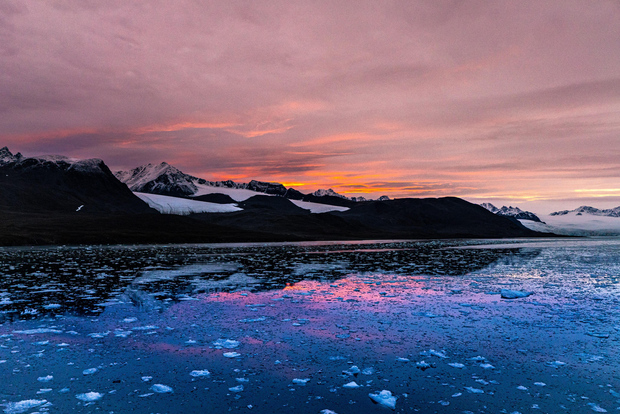 Isole Svalbard: tour fotografico privato in motoslitta