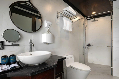 Hanoi: Ha Long bay 5 star cruise 2 day trip Meet at meeting point - Ha Long port