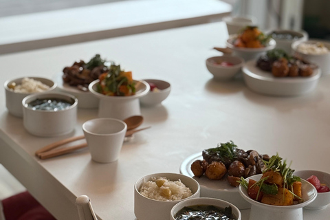 Busan: Korean Cooking Class with Kimchi and Gimbap