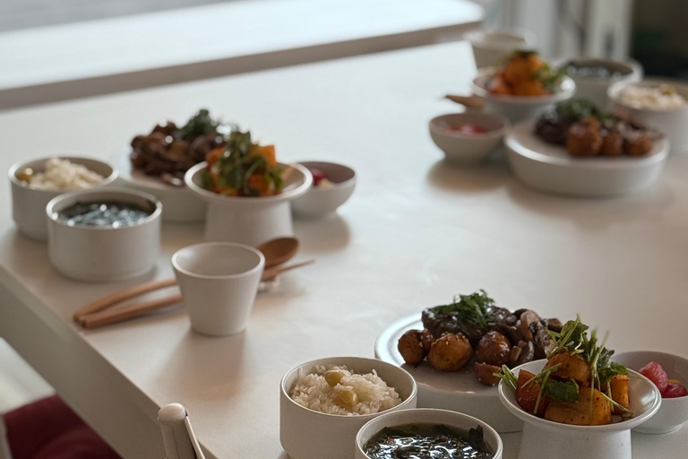 Busan: Korean Cooking Class with Kimchi and Gimbap