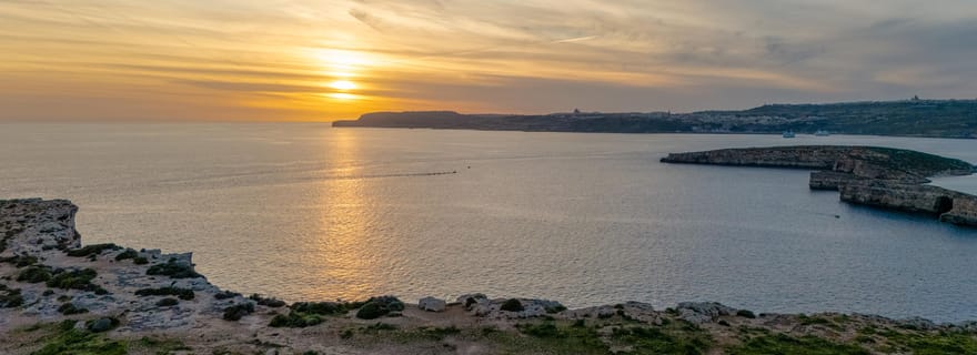Gozo : visite privée en bateau à Comino avec arrêts baignade