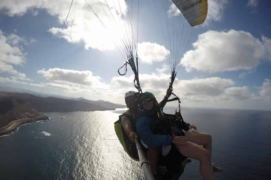Las Palmas: Tandem-Paragliding-Flüge für jedermann. Foto: GetYourGuide