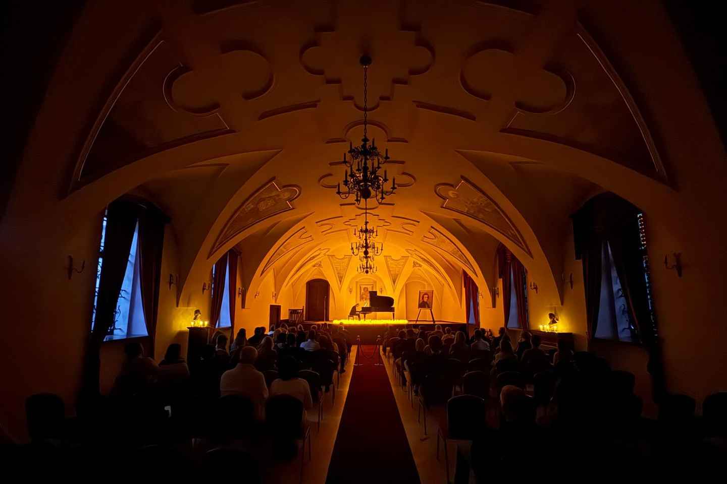 Krakow: Piano Trio Chopin & Friends Concert VIP with Wine