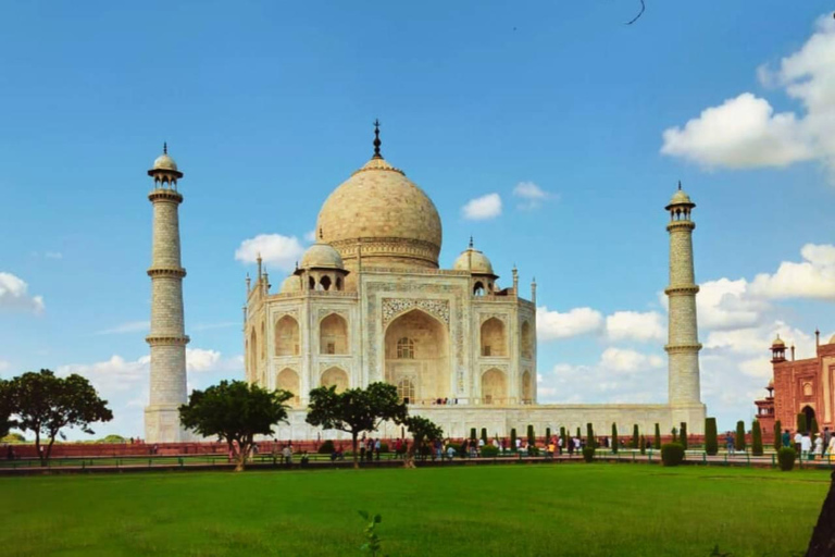 Visite privée du Taj Mahal au lever du soleil : Journée au Fort d'Agra Baby TajGuide et voiture - sans petit déjeuner ni billets d'entrée