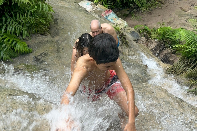 Chiang Mai: viagem de 1 dia com aventura na cascata Sticky e tirolesaChiang Mai: Viagem de 1 dia com aventura na cascata Sticky e tirolesa